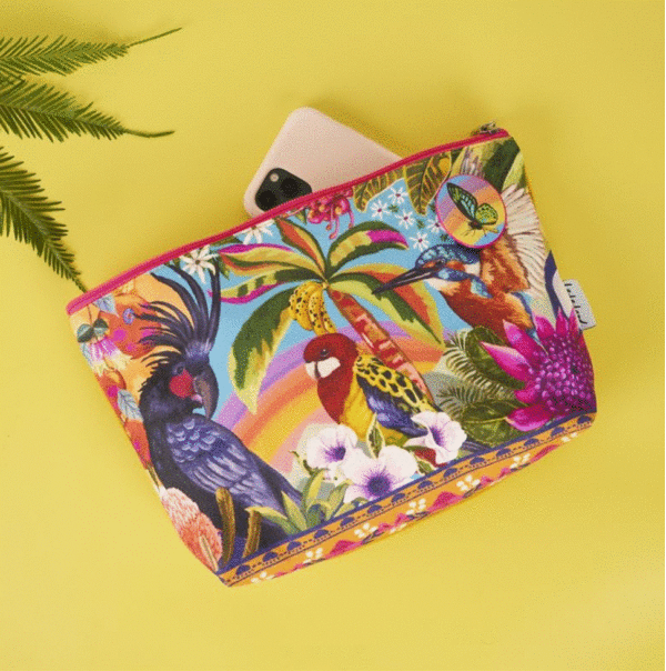 Travel pouch Live wires