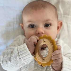 Teether Over the dandelion