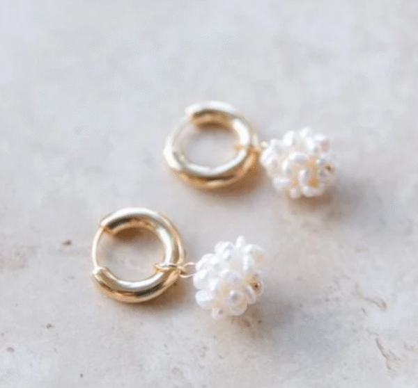 Earring Twigg Clustered pearl huggie