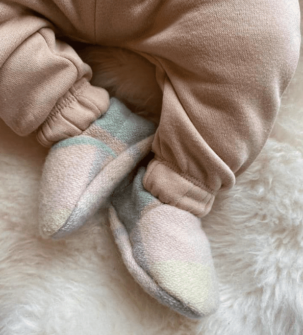 Handmade vintage wool baby slippers - Image 2